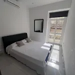 Deluxe One Bedroom 10 Meters From Center Daire