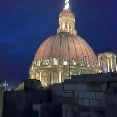 Deluxe One Bedroom 10 Meters From Center Apartament *