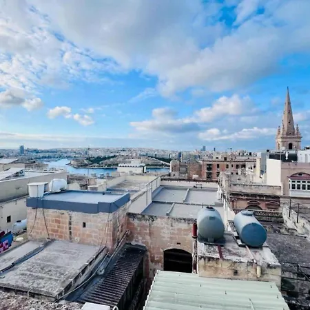 Deluxe One Bedroom 10 Meters From Center Apartament *