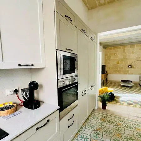 Deluxe One Bedroom 10 Meters From Center * バレッタ